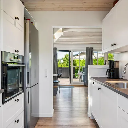 Charming, Well-Maintained Holiday On Two Levels Home Near Ebeltof